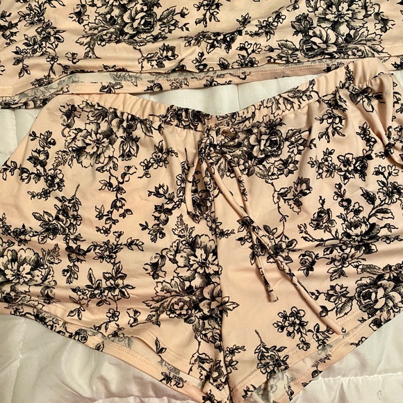 Halter T back & shorts sexy sleep set - Picture 4 of 10